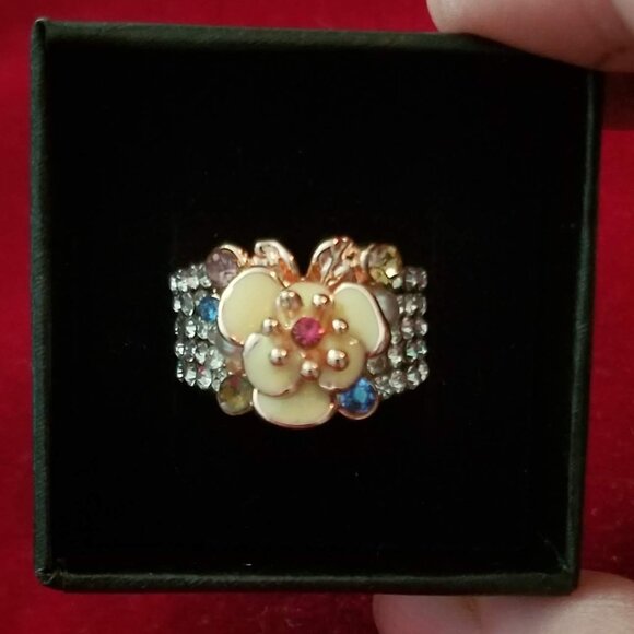NWT floral enamel ring, size 5.25 - Picture 9 of 10